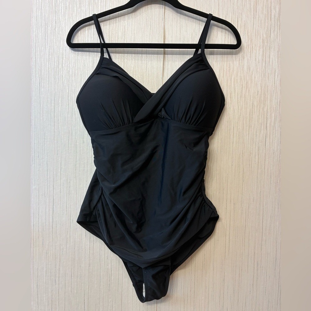 NWT Hilr Classic Black Tummy Control SwimSuit Flattering Ruched V-Neck Size 14‎